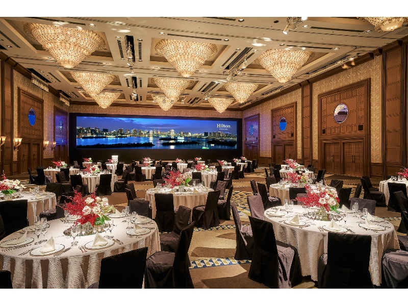 天井高8m、700㎡のボールルーム【ペガサス】で、株主総会や授賞式などにご利用可能。