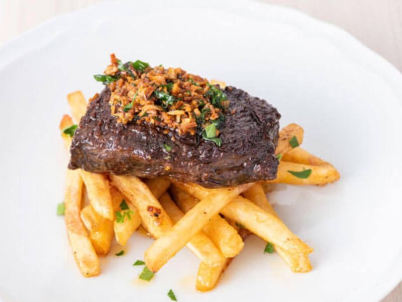 メインディッシュ【ハンガーステーキ】
■単品3,450円
■ディナーコースに+900円で変更できます