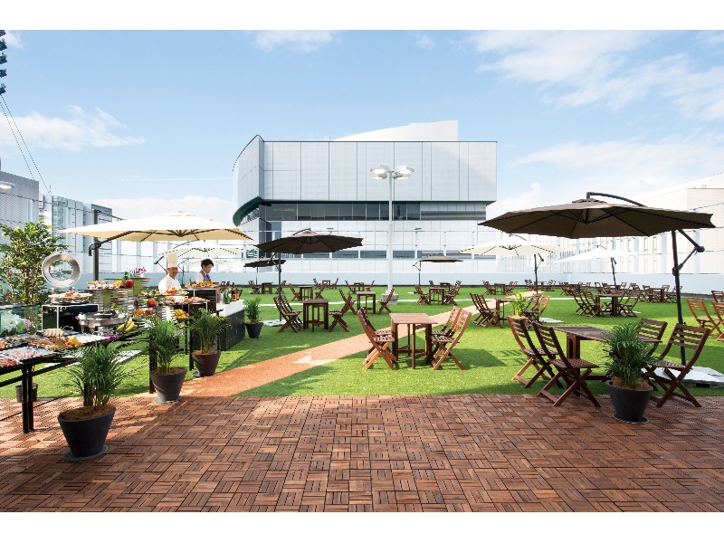 【THE TERRACE】
200席

手ぶらでBBQ懇親会ができる会場です。懇親会前後に併せて、屋外でイベント開催も可能です。