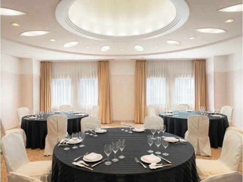 Meeting Room5は、小規模な会議や顔合わせに最適。沖縄リゾートならではの開放的な雰囲気が、会議を和やかに演出します。
