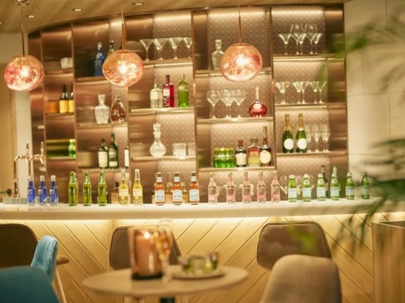 《BAR COUNTER》
最上階のペントハウスにあるバーカウンターでオリジナルカクテルを。