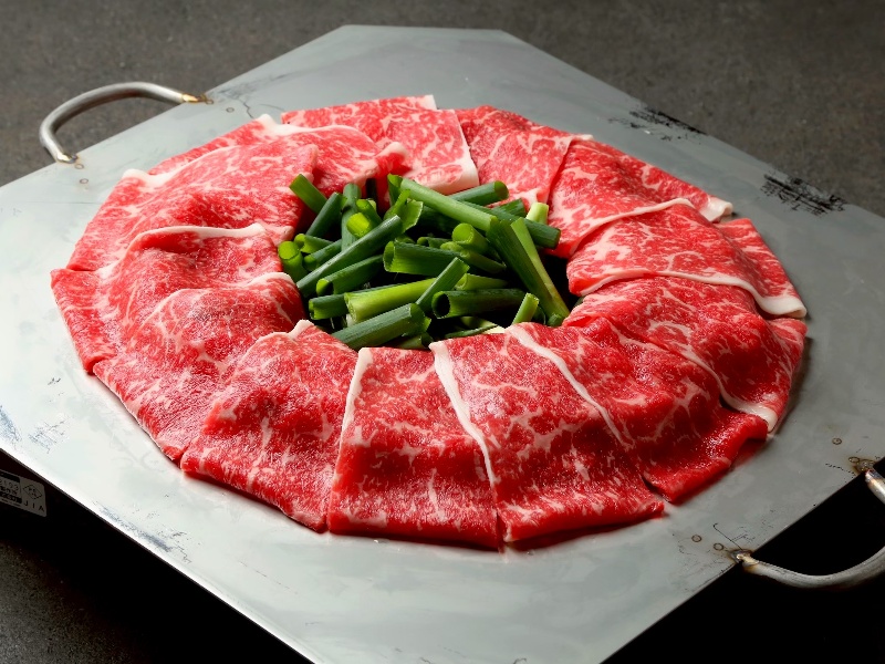 黒毛和牛を使用した『炊き肉』をご賞味ください