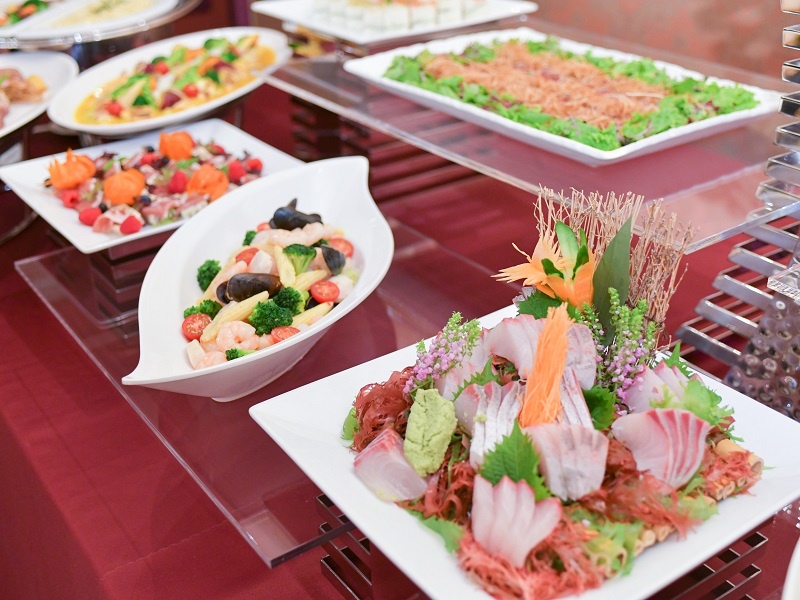 ケータリング（ホテル仕様のパーティー料理、お弁当、ドリンク等）はグループ会社と連携してご用意。※写真はイメージ