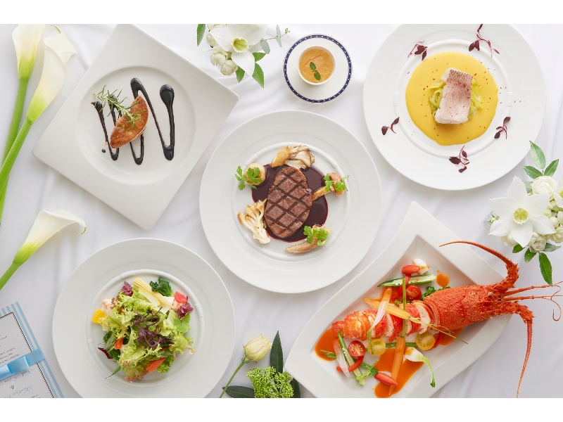 【料理】
婚礼で培った華やかなお料理