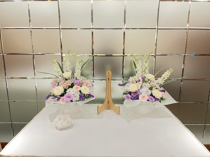 故人を偲び、思い出を語り合う大切なひと時を心を込めてお手伝いいたします。遺影台、供え花ありなど、ご希望に合わせたプラン、レイアウトをご提案いたします。