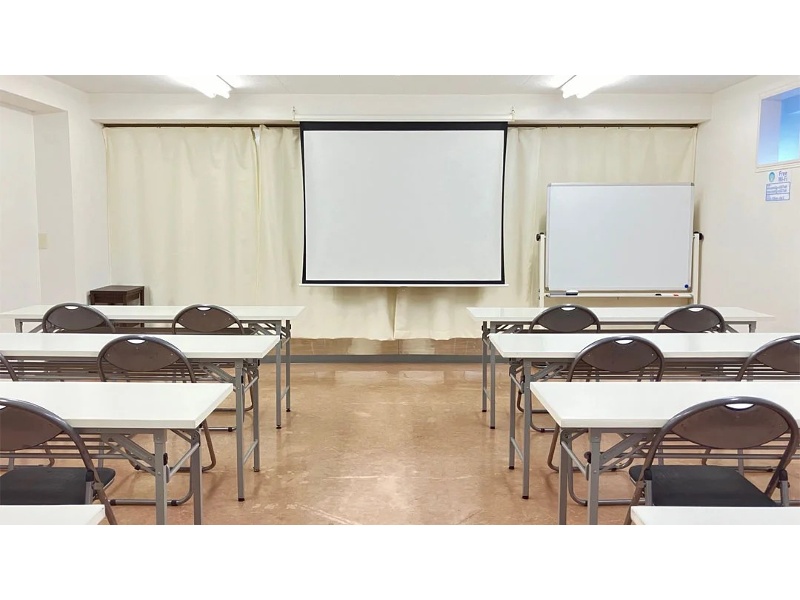 第四会議室 3名掛け最大24席【高崎駅徒歩7分】プロジェクター|スクリーン|ホワイトボード|Wi-Fi|貸し出し無料【窓有り】の標準プランです。