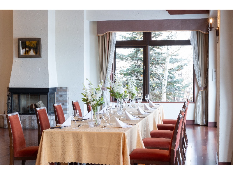 レストラン会場　リストランテ・フォレスタ・ヴェルデ
■最大着席人数　60名（立食形式の利用も可）
■付帯設備 レセプションスペース／スクリーン／喫煙ルーム