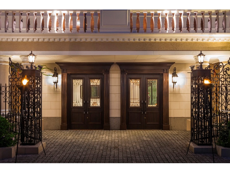 重厚感あるエントランス