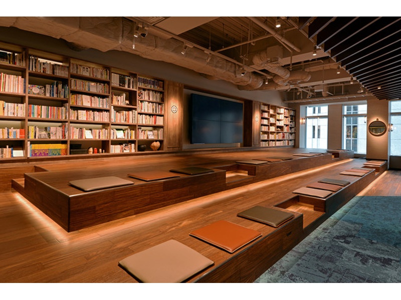 落ち着いた雰囲気のラウンジスペース。一部スペースのみの利用など、少人数でのご利用にもおすすめです。