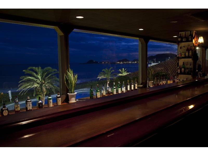 バー「白南風」