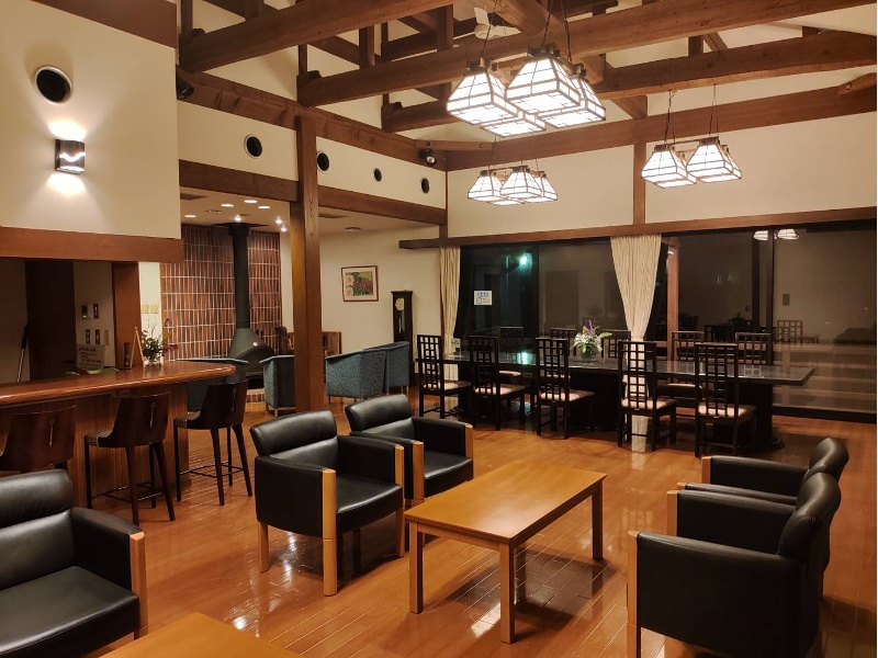 ラウンジ
貸切で合宿等の場合はこちらで会食や会議が可能です。