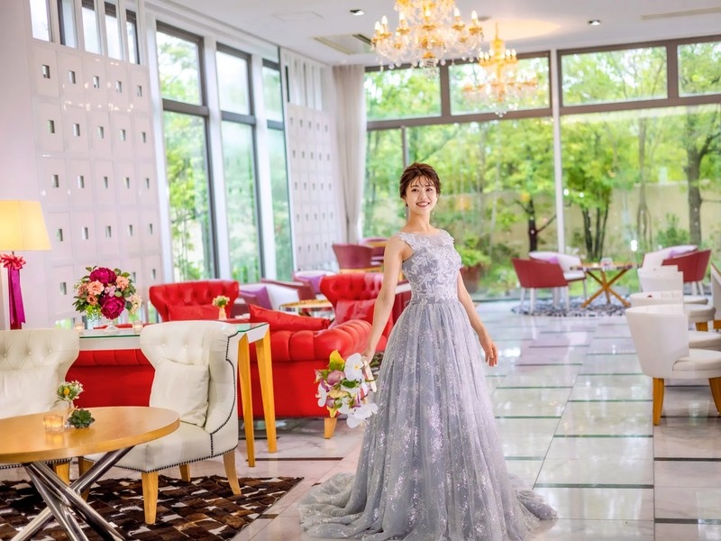 メゾン・ド・フォンテーヌは豊かな緑と恵みの泉をテーマにした太陽の光あふれるモダンな邸宅です。