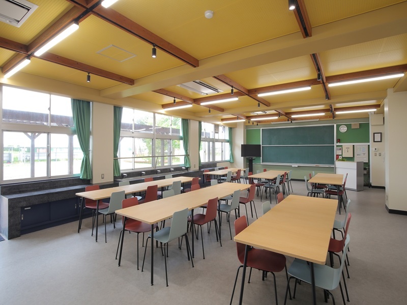 会場②：会議室兼食堂　58名
宿泊時の食事はここで行います