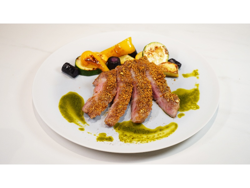 松阪ポークのデュカ焼き　チュミチュリソース　三浦野菜を添えて