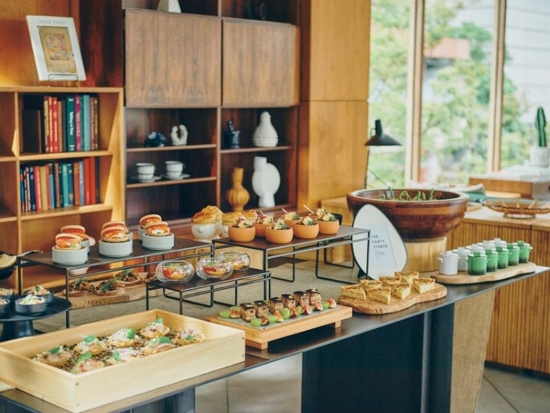 ※写真はイメージです。ブッフェ料理は4,000円・6,000円・8,000円・10,000円と4コースご用意しています。仕入れる食材によってメニューは変更しています。