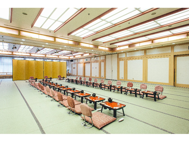 畳敷きのお座敷宴会も提供可能(コンパニオン手配あり)