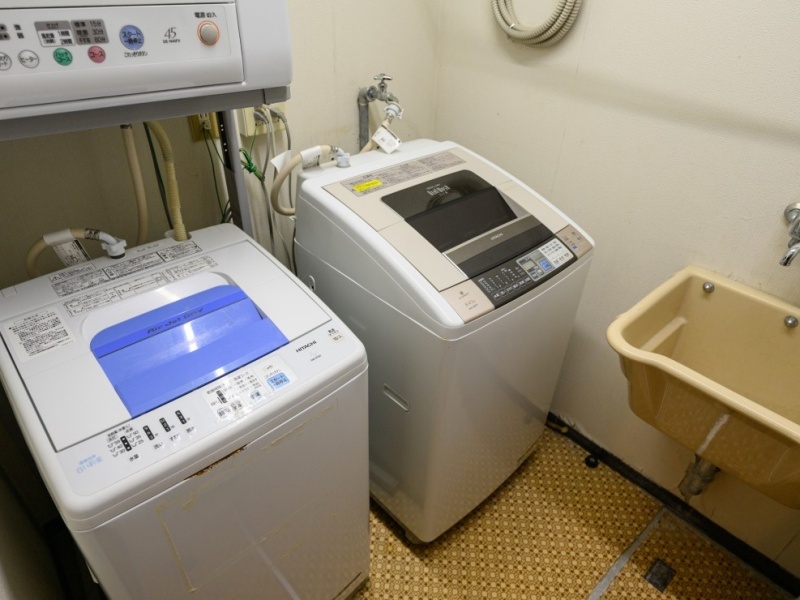 館内には洗濯機と乾燥機を完備。 長期滞在や連泊、スポーツ・研修合宿などのシーンでも安心してご利用いただけます。 清潔を保てる環境が、快適な滞在をさりげなく支えます。