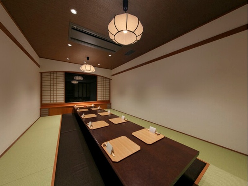 ご接待・ご会食、ご宴会・歓送迎会など、大切なシーンに。
お帰りのお車の手配、お土産のご用意などもお気軽にスタッフにお申し付け下さい。