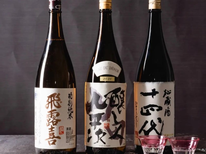 ■飲み放題
スタンドードとプレミアムと2種類
プレミアムは魔王・村尾の芋焼酎や而今や飛露喜季節酒など日本の品数も多く、ワインビールウシスキーなどの種類も豊富。