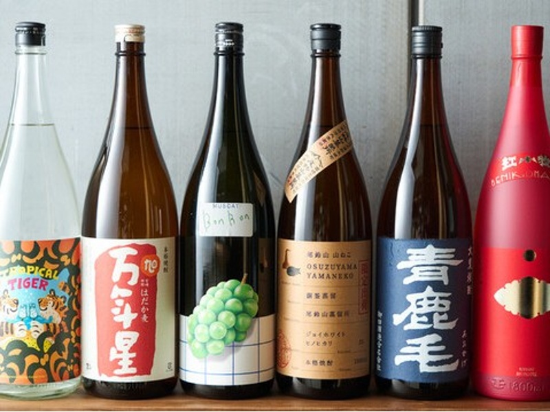 【ドリンク】
全国から集めたクラフト焼酎を50種以上ご用意しております。