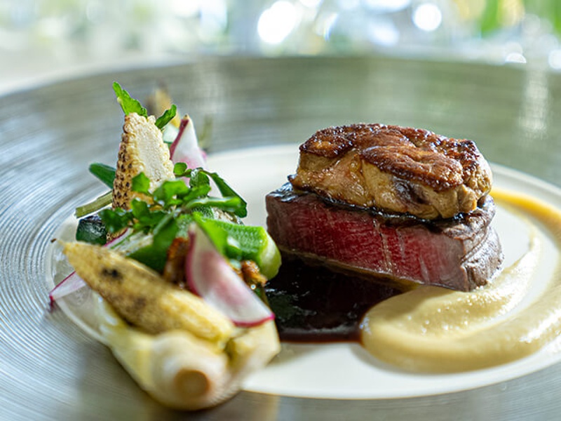 五感で楽しむ“サンスキュイジーヌ”
味わいへのこだわりはもちろんのこと、パーティにふさわしい華やかさや豊かな香り、心地よい音や触覚にまで楽しめる工夫を凝らした「サンスキュイジーヌ」をお楽しみください。