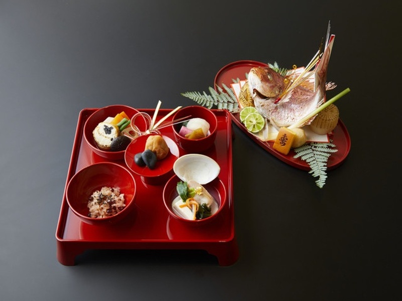 お昼からのご接待や同窓会、ご会合、友人同士のお集まりにも。
旬のお造り、厳選黒毛和牛など、職人の手により一品一品丁寧に、彩り豊かに盛り付けます。