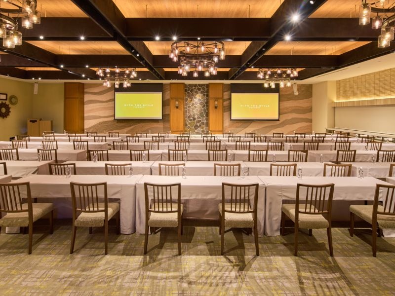 THE WEST GALLERY（立食220名/着席180名/スクール192名/シアター200名）