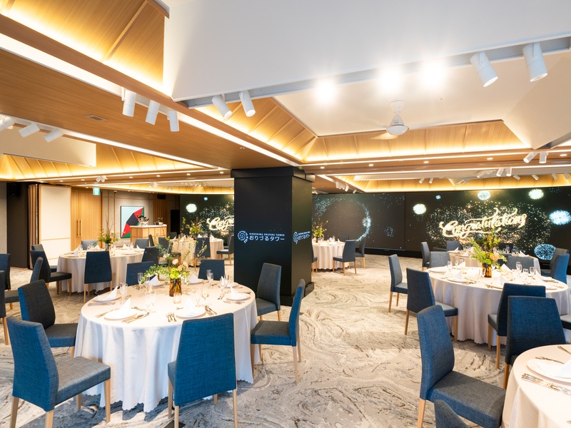 パーティ会場：5F 凛
会場面積　279.17㎡
着席ビュッフェ　～56名
立食ビュッフェ　～100名

最大100名様までの集まりに対応。人数に応じて着席ビュッフェまたは立食ビュッフェをお選びいただけます。
※ビュッフェは21名様より承ります。