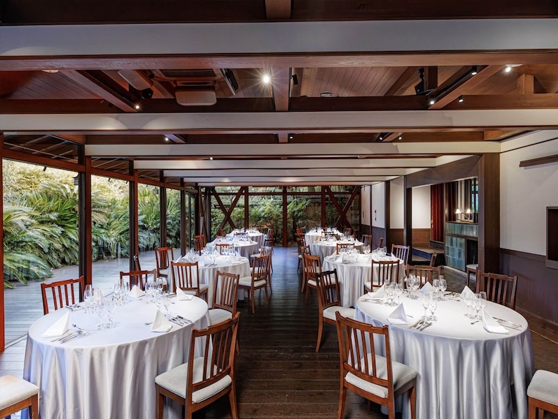 ■THE TERRACE
着席：80名様	　　　立席：100名様	
スクール	：72名様　シアター：96名様
オリエンタルな雰囲気のガーデンから緑が溢れる、明白な開放的なバンケット。
