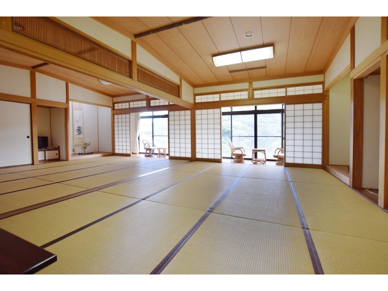 和室24畳（12畳2間）
定員14名様までご宿泊いただけます。
