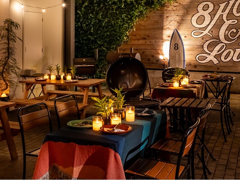 夜はライトアップで雰囲気抜群のテラスです。