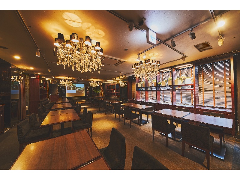 A面利用時【着席55名/半立食60名】
店内が完全セパレートされるため、30~60名様でのご利用が可能。
スクリーンあり、A面はBarカウンターあり