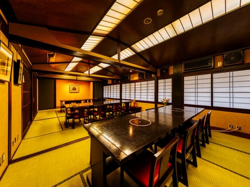 京阪沿線グルメの隠れた名店。こだわりの食材と丁寧な仕事が光る一品一品を、居心地の良い空間でゆっくりとご堪能ください。