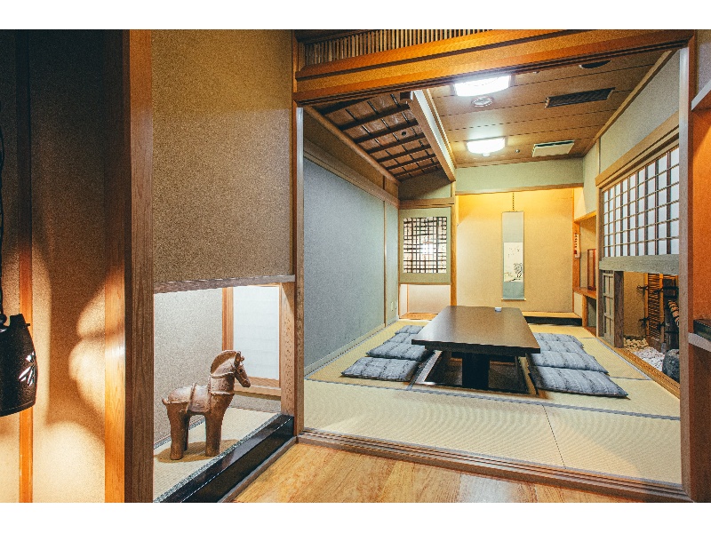 掘りごたつ式の個室(6名様まで)もご用意可能