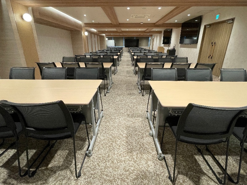 【メインフロア（島型レイアウト）】- TIME SHARING 新橋駅前4F（銀座口） の写真