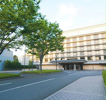 茶道三千家や神社仏閣、名刹、さらに歴史ある大学などに囲まれた閑静な住宅街に位置しております。