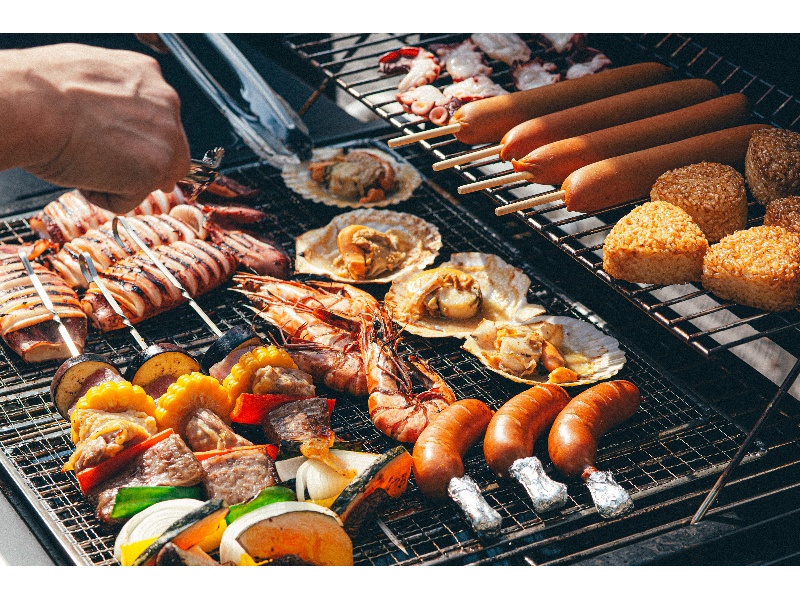 夏限定のプールサイドバーベキューも提供可能