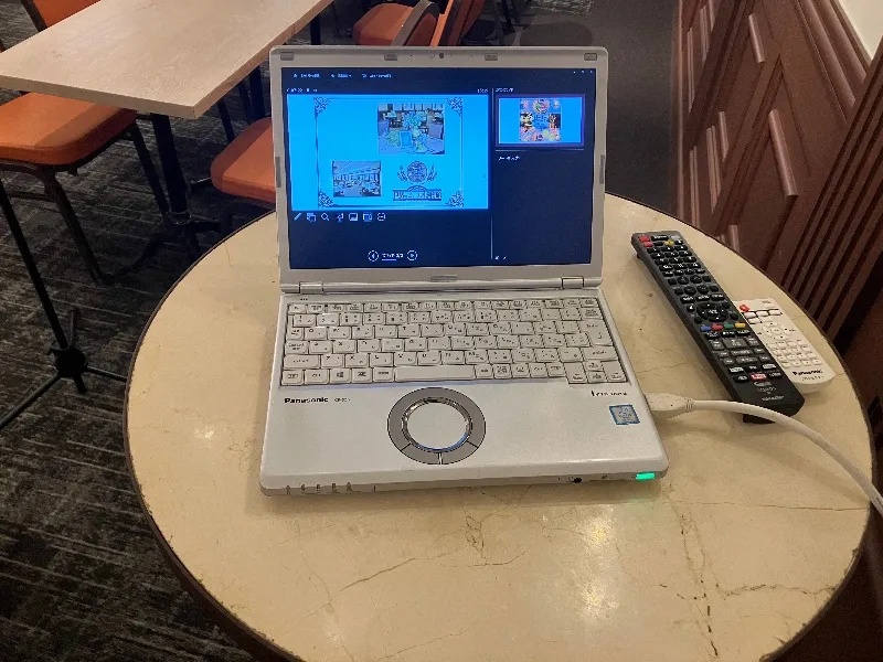 スクリーンに映像投影可能