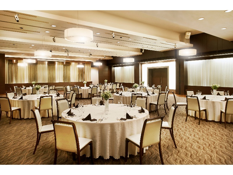 本館1F「KADAN」400㎡　円卓形式