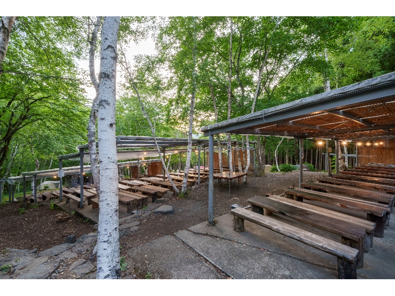 バーベキューガーデン後楽亭
1テーブル4名～6名ほどお座りいただけます
最大で300名程収容可能です。