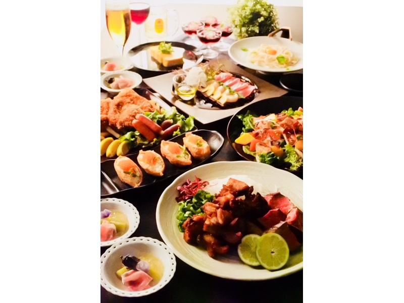 【テーブル配膳コース】
会社の宴会などお食事メインの会におすすめ
2時間飲み放題付き4500円~