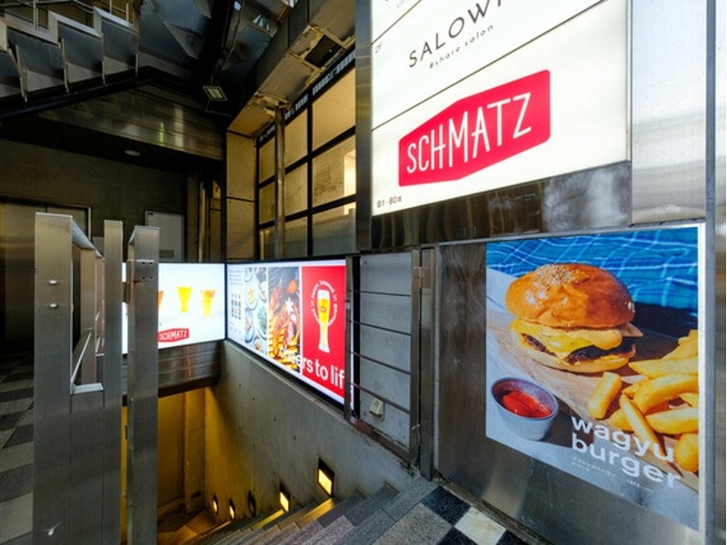 店舗入り口への階段