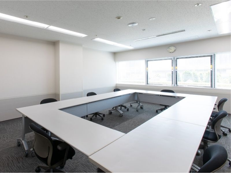 ミーティングルーム(30-38㎡)全6室
スクール最大12名 島型最大6~12名
