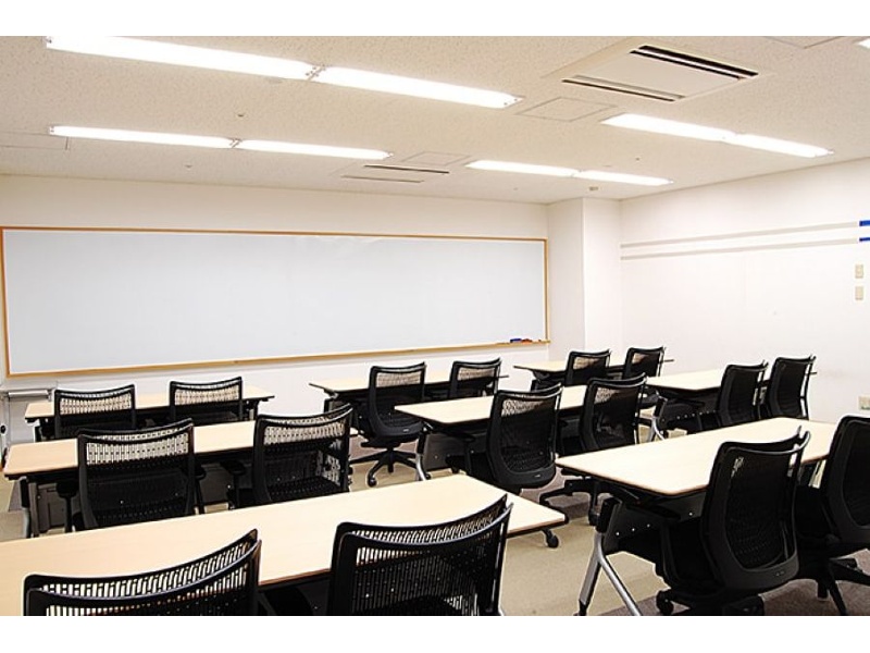 ミーティングルーム(47㎡)<教室型18名>
