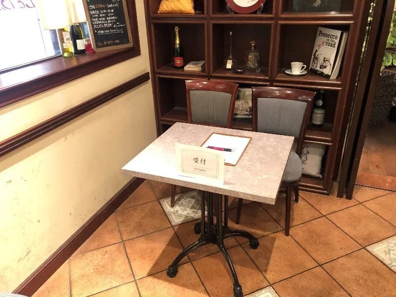 入口入ってすぐの受付スペース