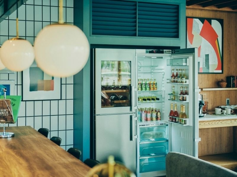 1階セルフ冷蔵庫
ドリンクはもちろん、アイスやワインもこちらからお取りいただけます