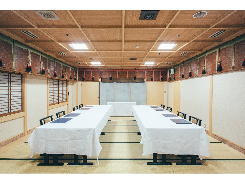 法要後の小会席には完全個室の「宝来の間」16名様まで
