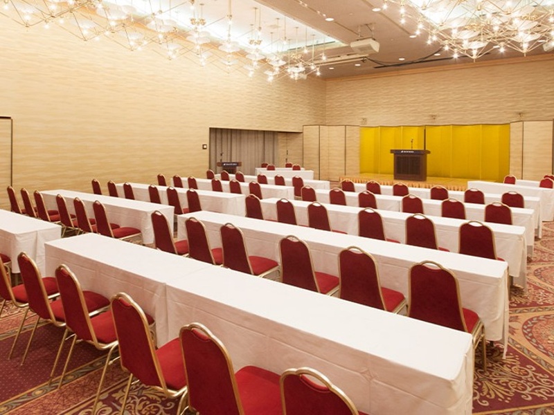 大宴会場 ソーレA
最大180名（宴会100名、セミナー120名、シアター180名）