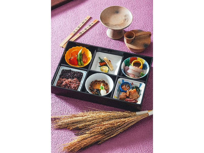 「天平の宴」を気軽に楽しんでいただけるようお弁当風に仕上げた「古代食 万葉弁当」も配達・提供可能