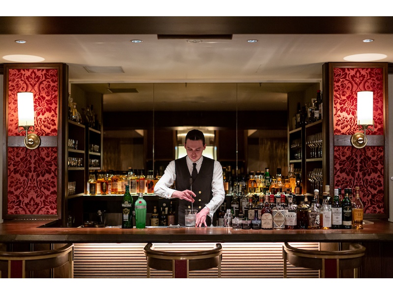 2F バンカーズバー
大階段を上がるとそこには旧名古屋銀行本店時代から使われていた金庫を改装しできた「BANKER’S BAR」
ご宴席後の二次会等でもご利用いただけます。